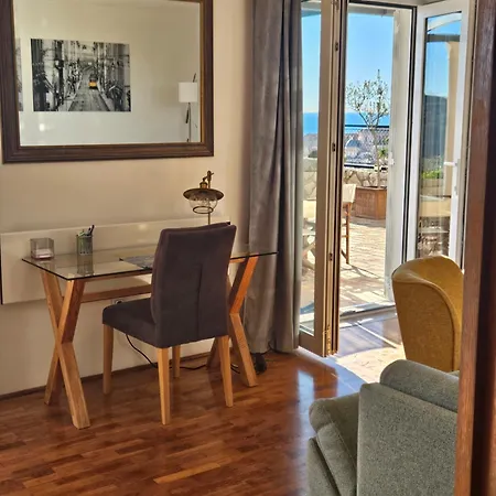 Dubrovniks Views From A Spacious Terrace Апартаменты *