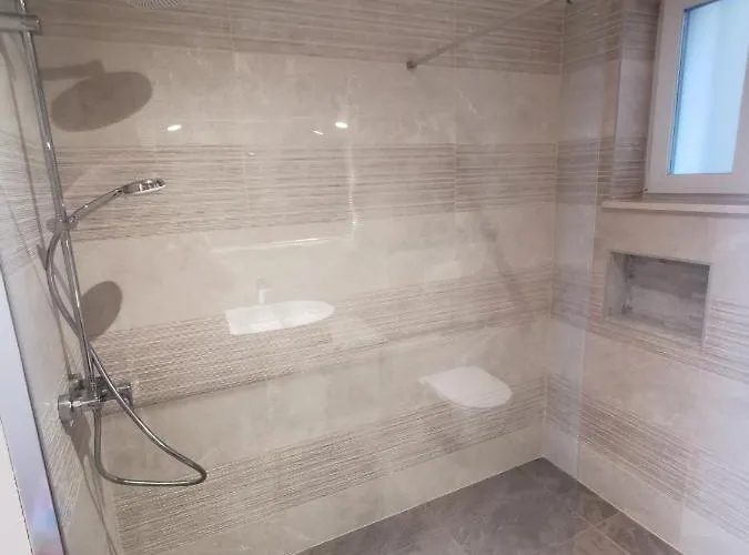 Dubrovniks Views From A Spacious Terrace Apartman *