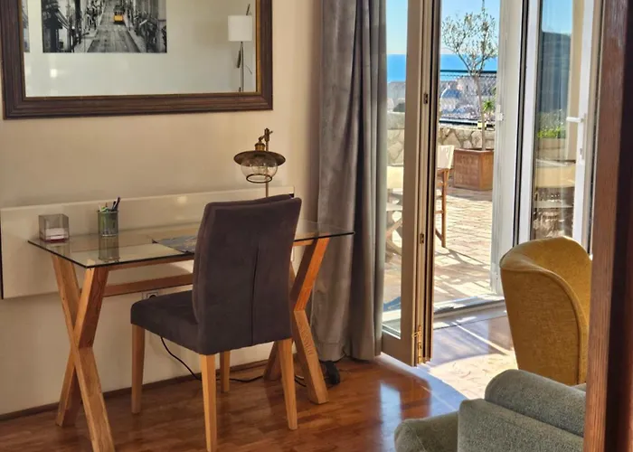 Dubrovniks Views From A Spacious Terrace Daire *