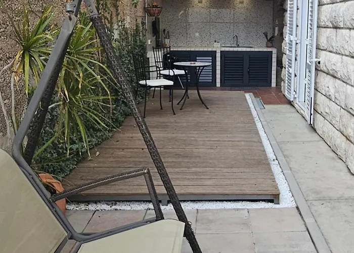 Dubrovniks Views From A Spacious Terrace Daire *